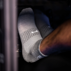 Chaussettes Simracing Grises Basses par Moradness - The French Simracer