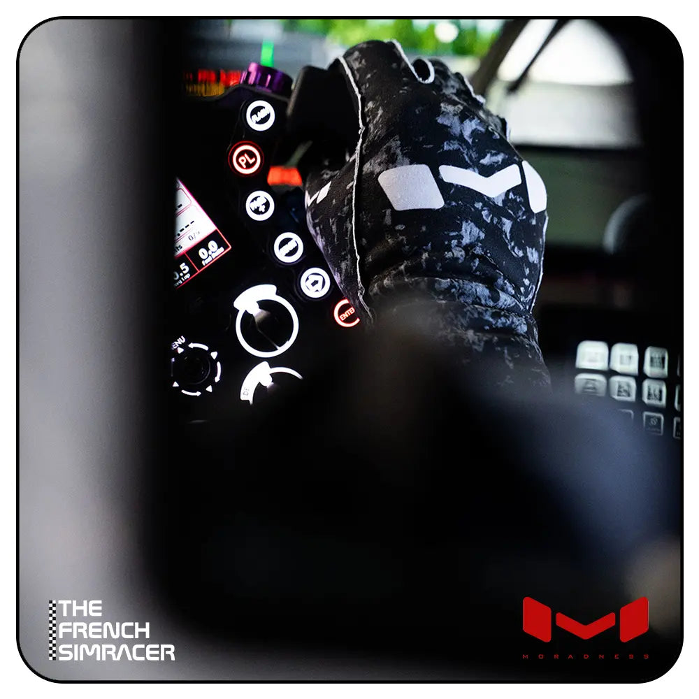 Forged Carbon Gloves by Moradness - The French Simracer