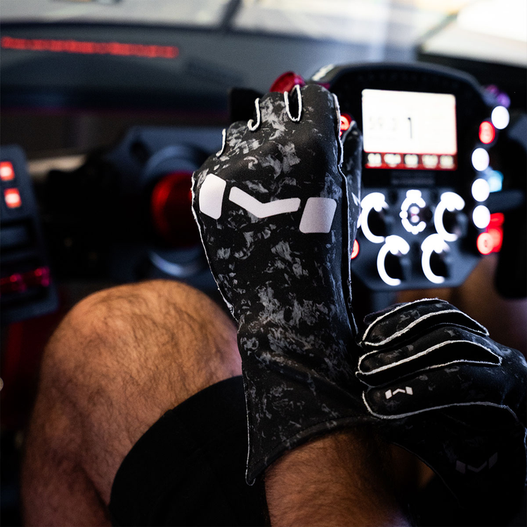 Forged Carbon Gloves by Moradness - The French Simracer