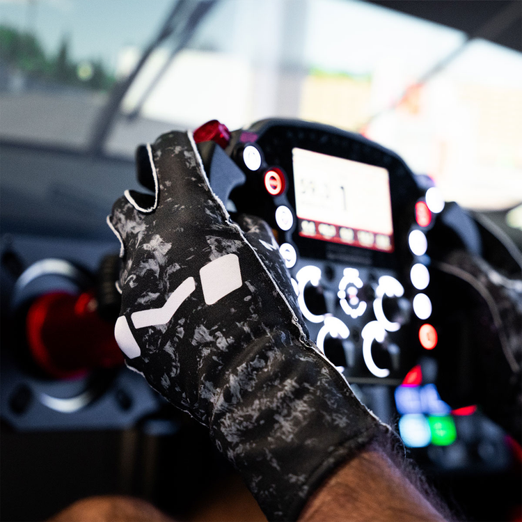 Forged Carbon Gloves by Moradness - The French Simracer