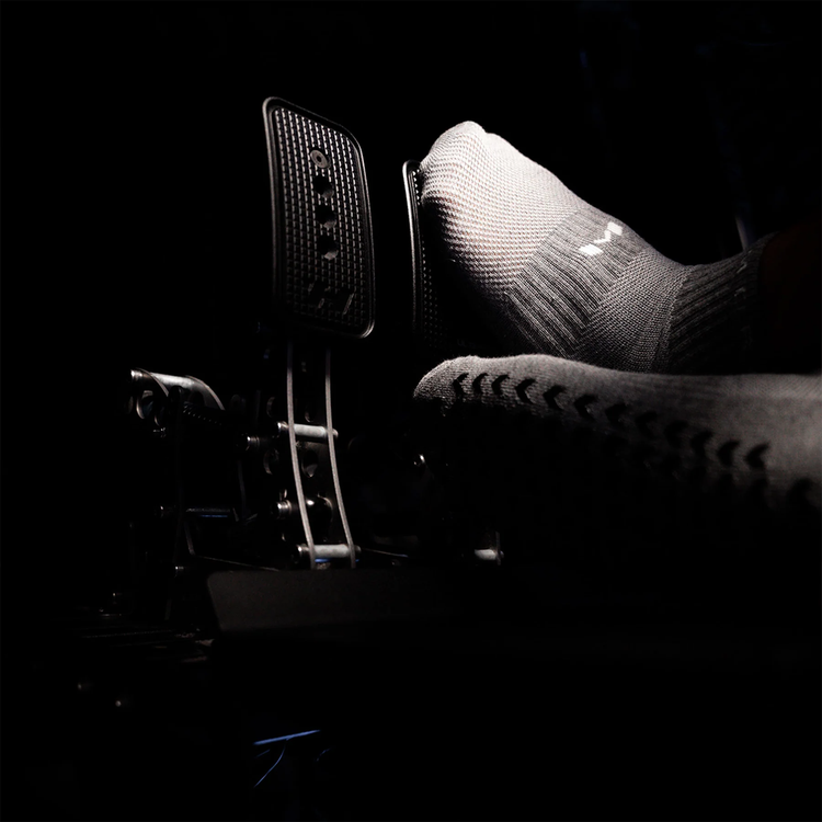 Chaussettes Simracing Grises Basses par Moradness - The French Simracer