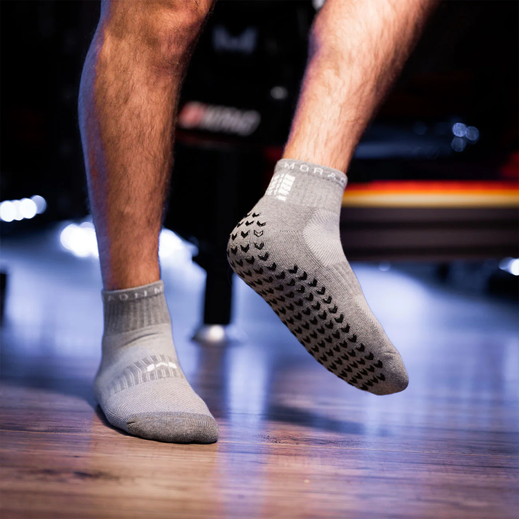 Chaussettes Simracing Grises Basses par Moradness - The French Simracer