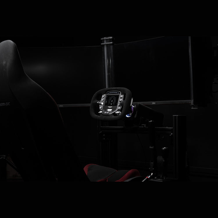 Volant Simagic Aston Martin Valkyrie – monté sur un simulateur