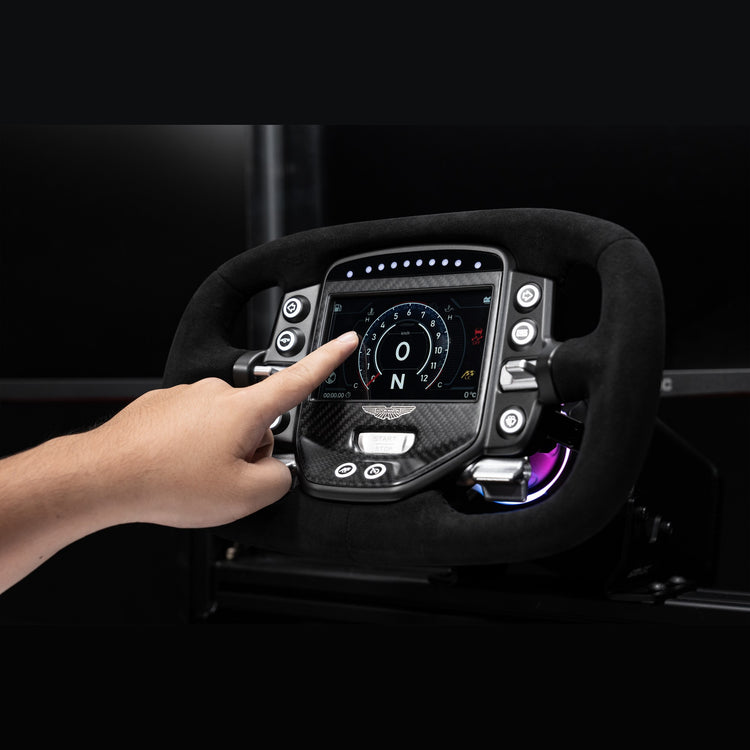 Volant Simagic Aston Martin Valkyrie – utilisation de l'écran tactile en situation